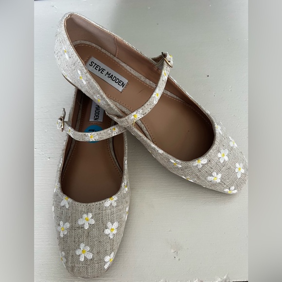 🌼🌼NWOT Steve Madden Linen look Daisy Mary Jane Ballet flats Sz 7.5 & 8. - Picture 4 of 10